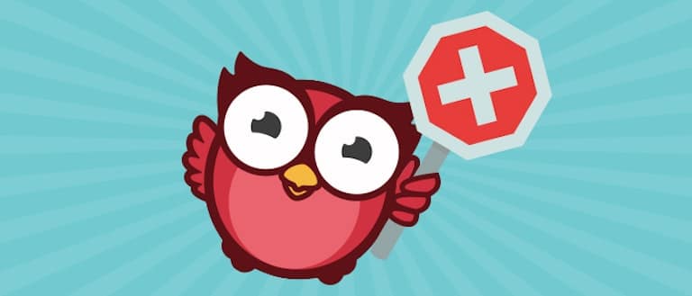 uggla som håller upp en stoppskylt