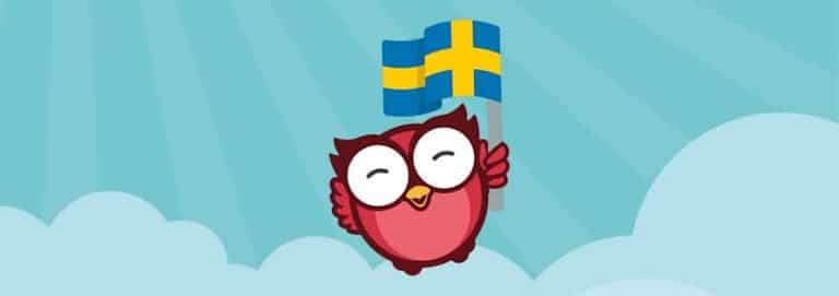 owlie med svensk flagga